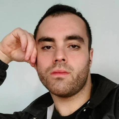 Alex Blynn headshot
