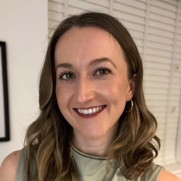 Amy Jones headshot