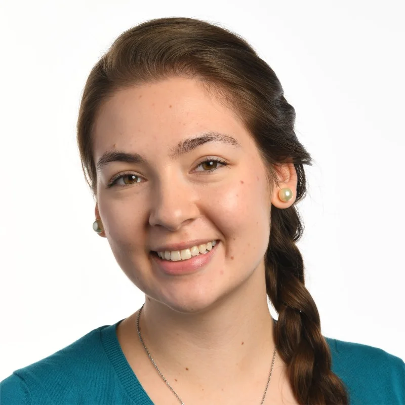 Sara Moniuszko headshot